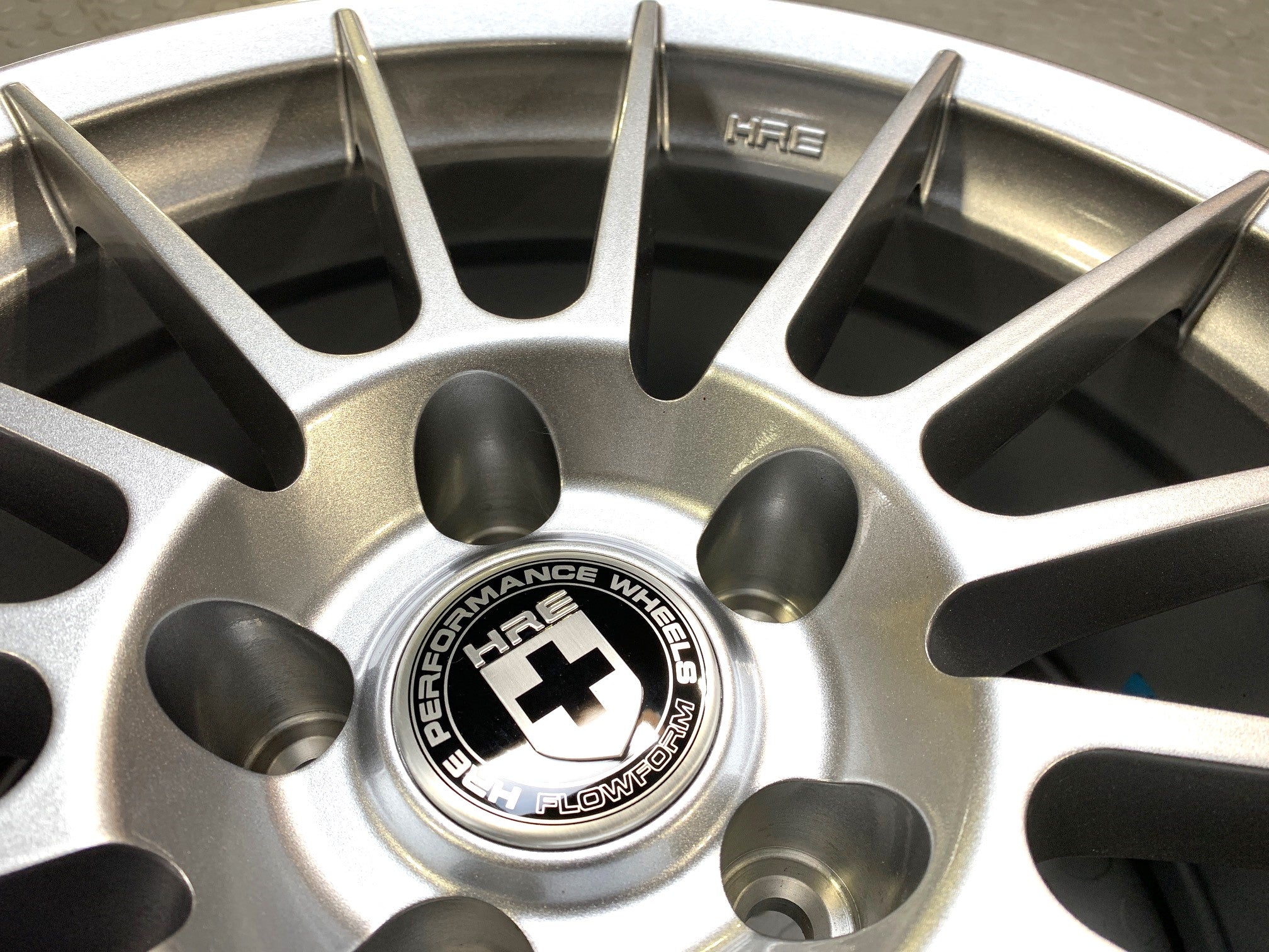 HRE FF15 Wheel in Silver 18x9 ET40 5x114.3 – Mann Engineering